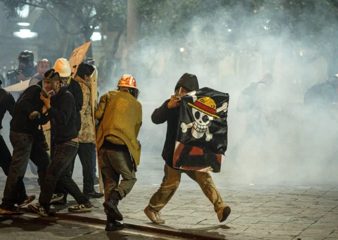 Marcha del 15 de octubre: un muerto y más de 100 heridos en protesta liderada por jóvenes