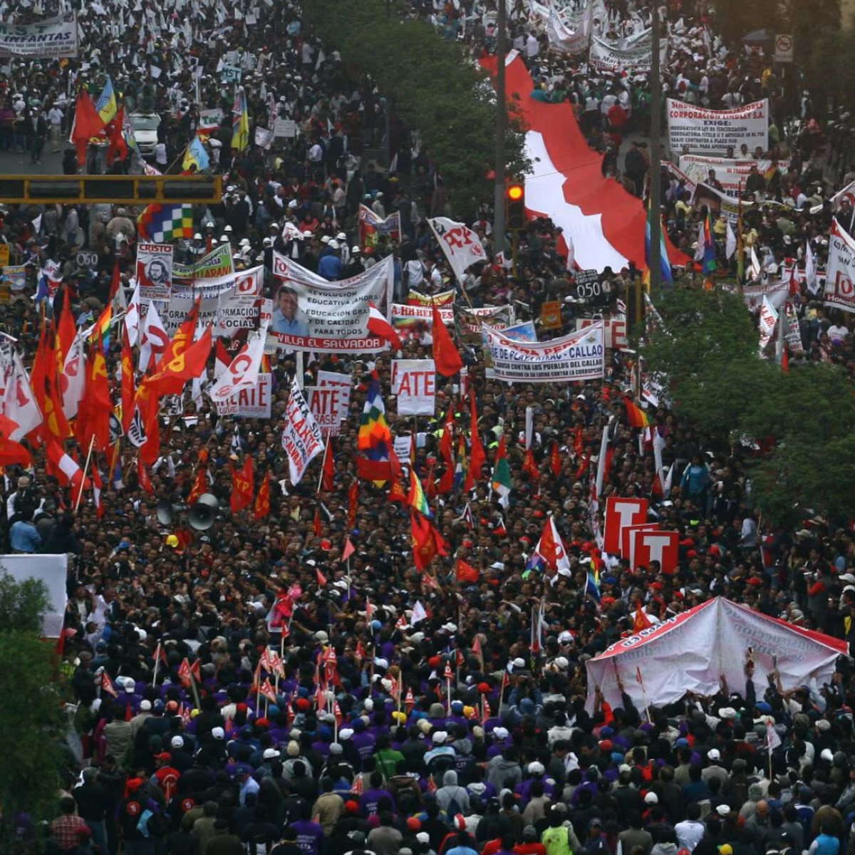 Generación Z vuelve a las calles: protesta juvenil sacude el Centro de Lima