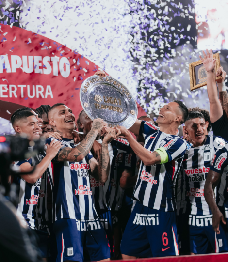 Alianza Lima celebrando el título del Torneo Apertura 2026. Foto vía Instagram.

