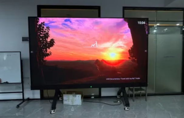 El futuro ya llegó a China: Televisor gigante puede plegarse en cinco partes